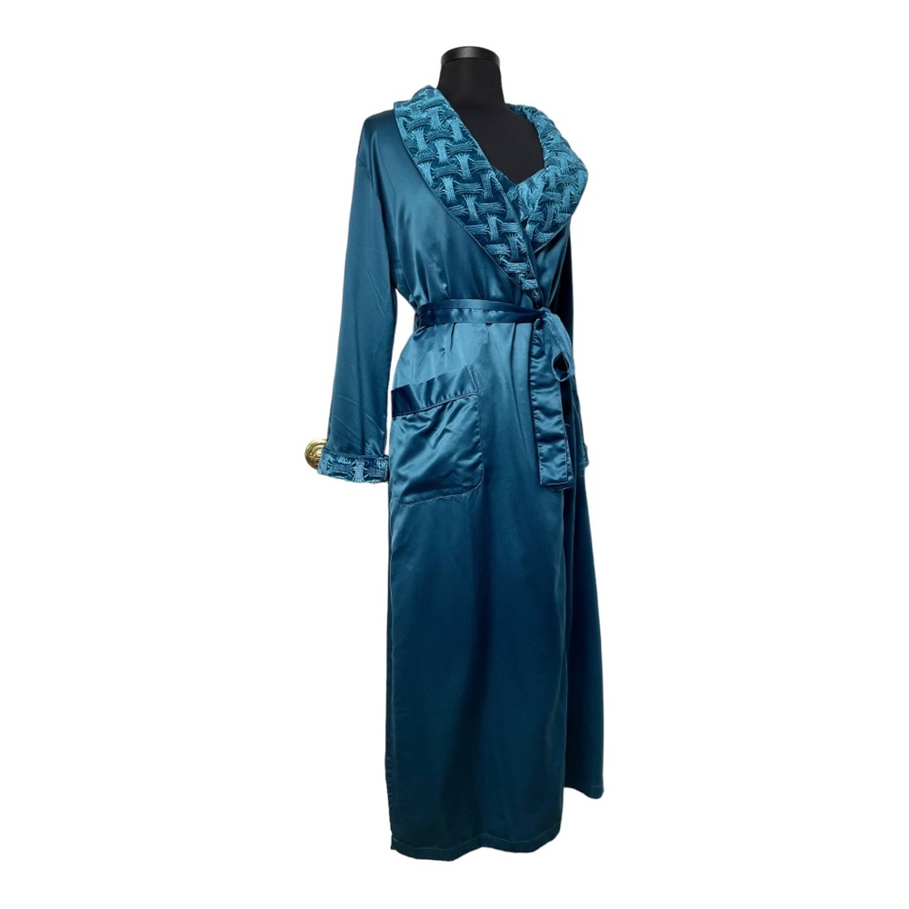 *** SOLD** Cabernet  Silky 2PC Night Gown And Robe Peignoir Set Sz Small NOS !!
